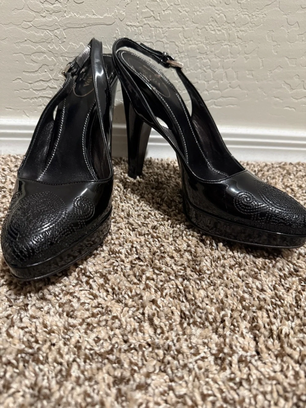 Vintage Prada Black Patent Leather Slingback Pumps with Decorative Toe - Picture 3 of 8